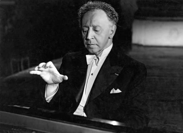 Rubinstein plays Schumann Fantasiestück op. 12 no. 1 "Des Abends"